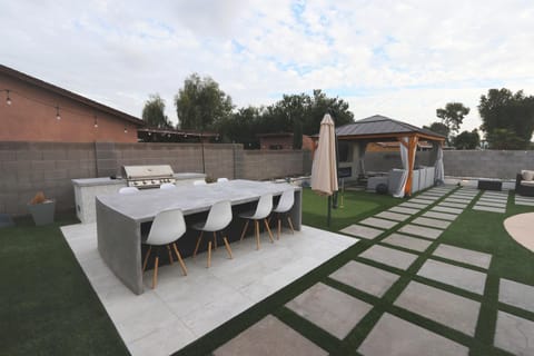 Patio, Dining area