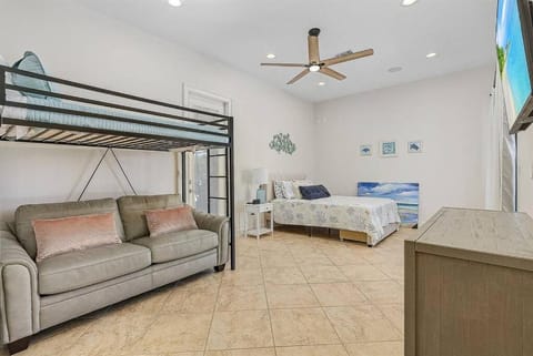 Good Life Family retreat home Gulf access Pool and Spa House in Cape Coral