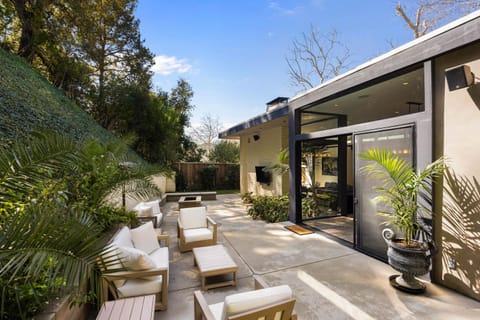 Villa Aman by Stay Awhile House in Beverly Hills