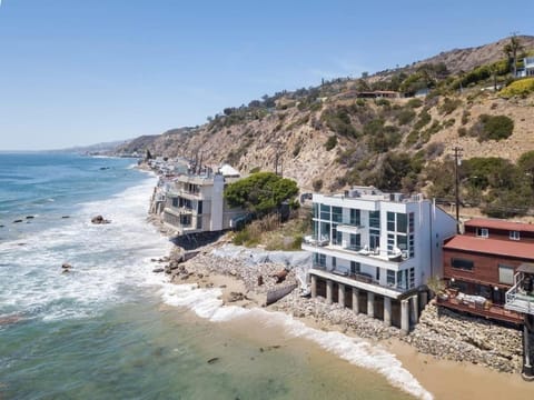 Villa Bahia by Stay Awhile Villas Villa in Malibu