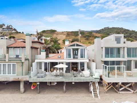 The Perfect Sandy Beach house by Stay Awhile Villas House in Malibu