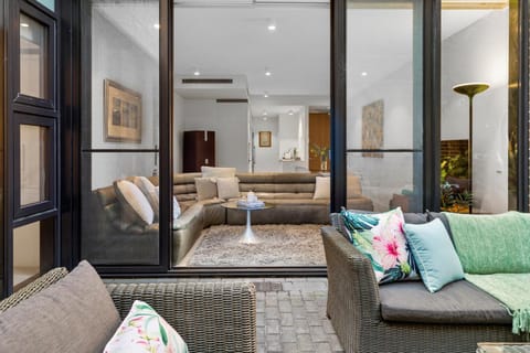 'the Courtyard Retreat' Designer Abode, Mosman Apartment in Sydney