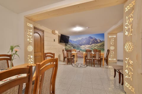 Restaurant/places to eat, Communal lounge/ TV room, Communal kitchen