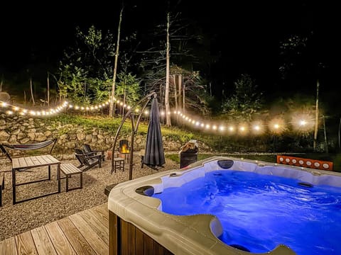 Patio, Night, Natural landscape, Garden, Hot Tub, Garden view