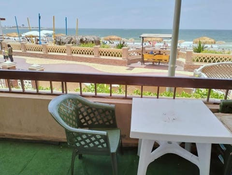 شاليه مكسيم بالمعموره دور ارضي Apartment in Alexandria