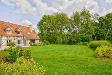 Property building, Natural landscape, Garden, Garden view