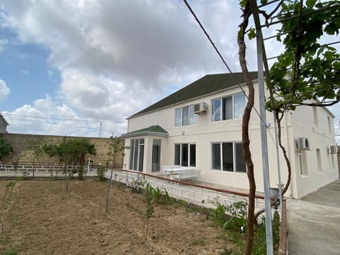 Property building, Day, Garden, Garden, Garden view