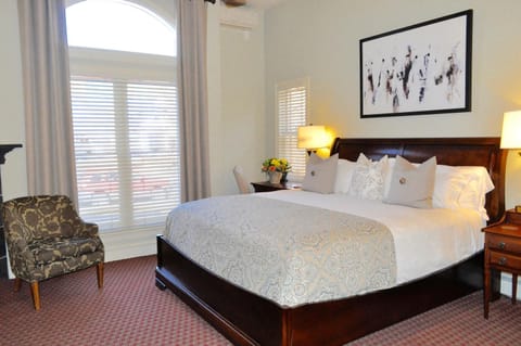 Bed, Photo of the whole room, Quiet street view