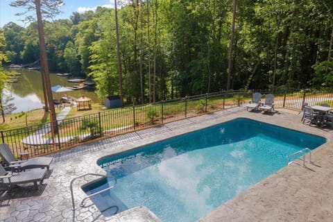 Lake Norman Home Lake Access with Heated Pool & Hot Tub House in Lake Norman