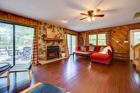 Quiet Cabin with Hot Tub Less Than 1 Mi to Bryce Resort! House in Basye