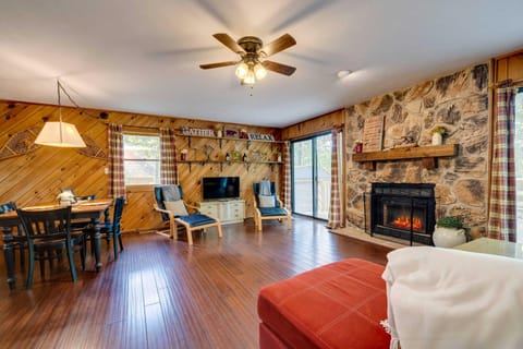 Quiet Cabin with Hot Tub Less Than 1 Mi to Bryce Resort! House in Basye