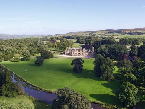 Broughton Hall By Birch Stays House in Craven District