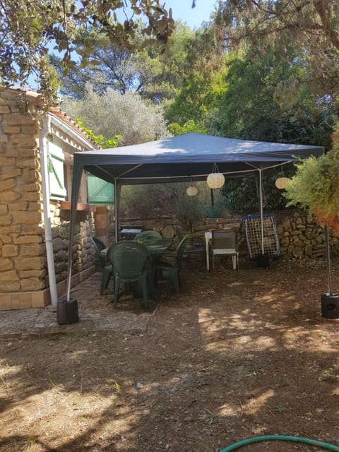 Patio, Garden, Dining area, Garden view