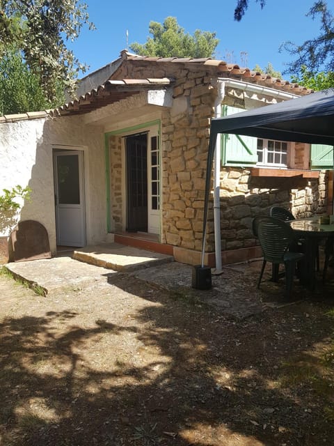 Property building, Patio, Dining area