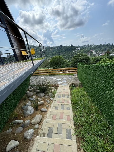 Property building, Spring, Day, Natural landscape, Garden, View (from property/room), Balcony/Terrace, Garden view