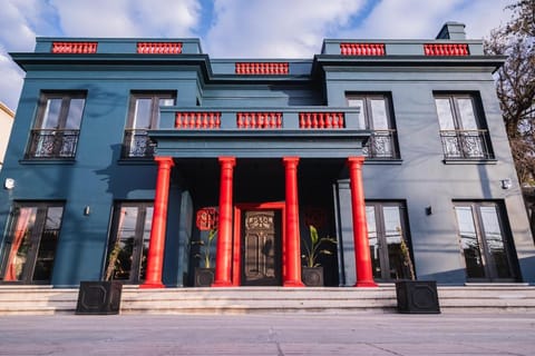 Property building, Facade/entrance, Day