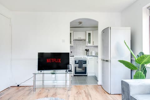 TV and multimedia, Kitchen or kitchenette, Living room