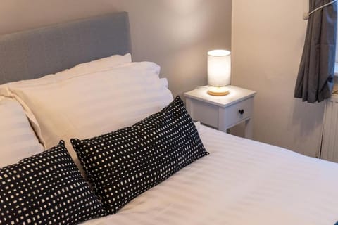 Crew Quarters - Your Ideal Stay in Bury House in Bury