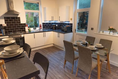 Crew Quarters - Your Ideal Stay in Bury House in Bury