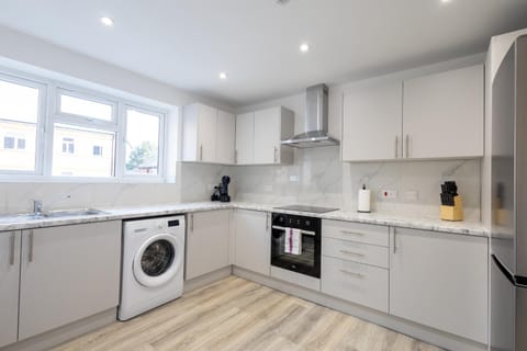 Stylist 2BD Flat Watford Central Apartment in Watford