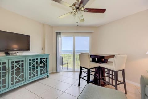 Key Largo 2BR 2BA Oceanfront with Pool House in Tavernier