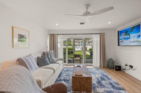 Kingston Arms Modern 1BR On Lido Key Maison in Saint Armands Key