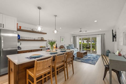 Kingston Arms Modern 1BR On Lido Key Maison in Saint Armands Key