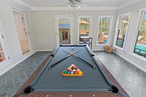 Billiard, Game Room