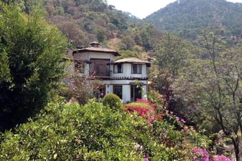 Villa para 20 personas, alberca y jacuzzi House in Valle de Bravo