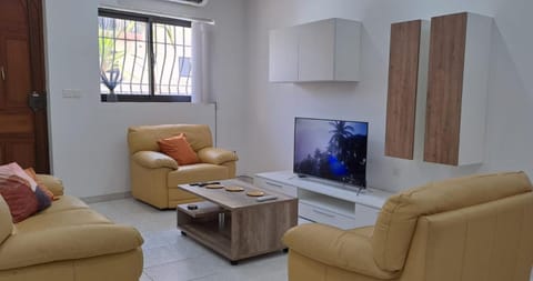 TV and multimedia, Living room, Seating area, air conditioner