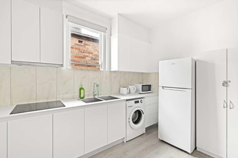 Rustic Double Room - Central Location in Kensington - Shared Bathroom Alojamiento y desayuno in Kensington