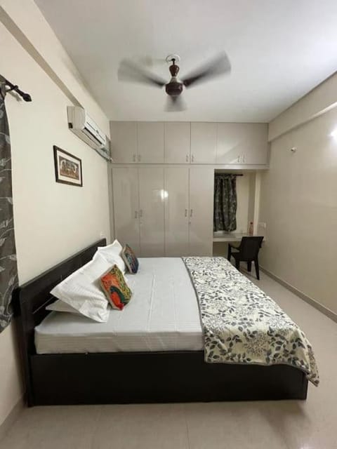 Bed, Photo of the whole room, Bedroom, wardrobe, air conditioner