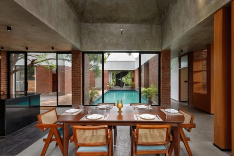 Dining area, Pool view