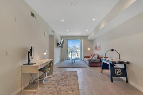 Stylish Three-Bedroom Condo Apartment hotel in Inglewood