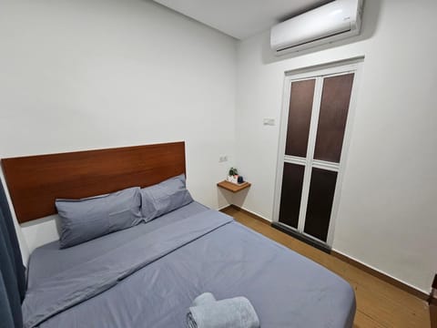 Bed, Photo of the whole room, Bedroom, air conditioner