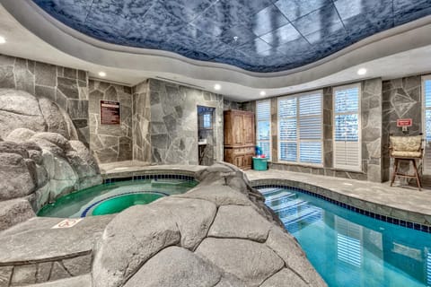 Luxe10 Bear Claw Estate Lakeview W Pool House in Round Hill Village