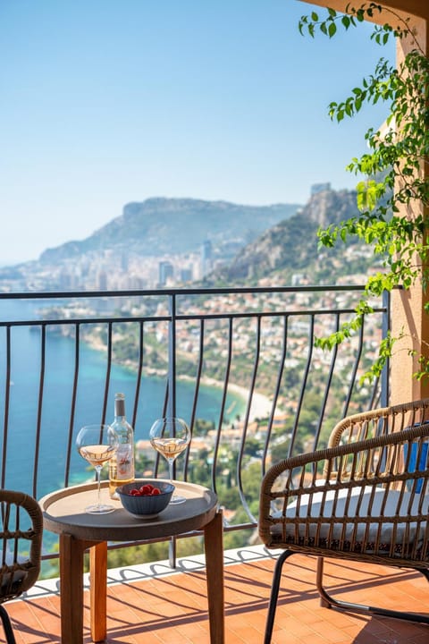 Day, Natural landscape, View (from property/room), Balcony/Terrace, Dining area, Mountain view, Sea view