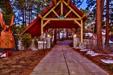 Luxe141 Spacious Luxury Log Cabin Maison in Zephyr Cove