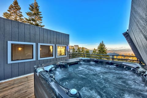 Luxe 15 Blue Diamond vip Lake Tahoe hot tub pool game room House in Kingsbury