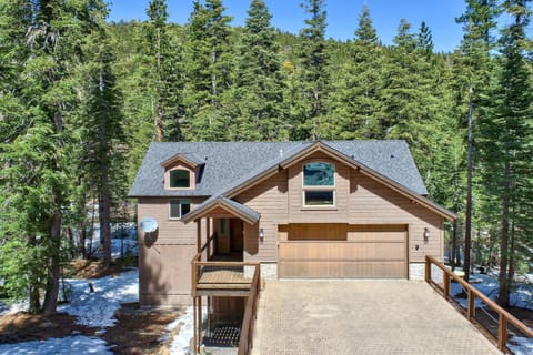 Lx22 Lake Tahoe north shore 4 bed cabin hot tub House in Tahoe Vista