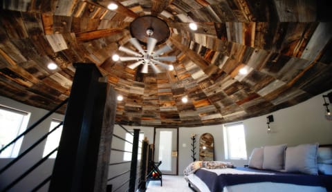 The Barn Silo At Goose Lake Lane Farm Stay in Glendale