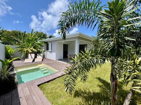 Patio, Garden, Garden view, Pool view, Swimming pool, sunbed