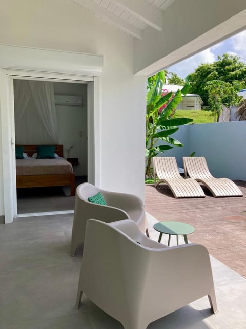 Living room, Garden view, Pool view