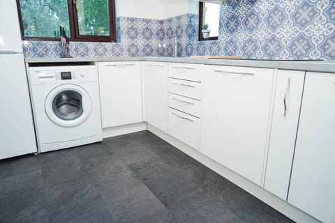 Kitchen or kitchenette, washing machine