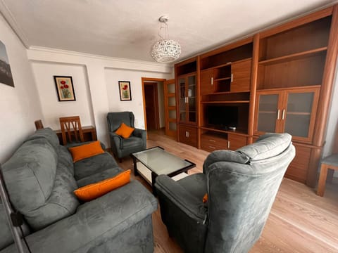 Communal lounge/ TV room, TV and multimedia, Living room, Seating area, Evening entertainment