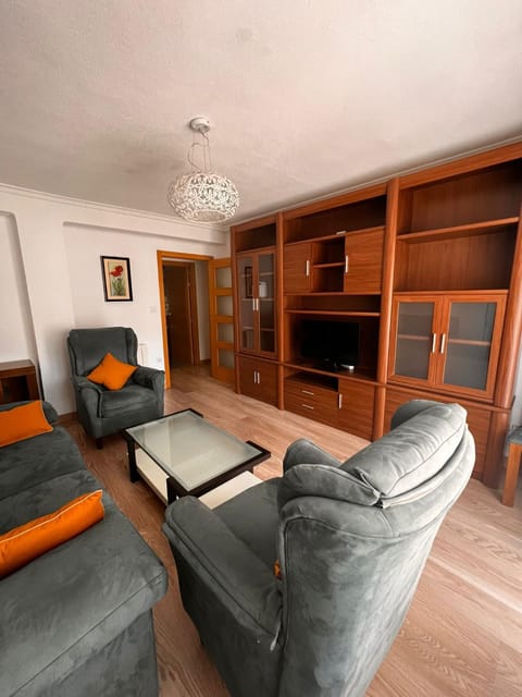 Communal lounge/ TV room, TV and multimedia, Living room, Seating area, Evening entertainment