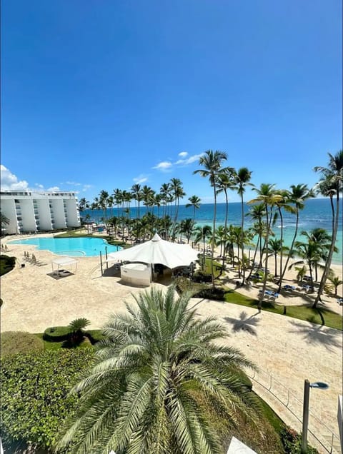 Nearby landmark, Spring, Day, Natural landscape, Beach, Pool view, Sea view, Swimming pool, sunbed