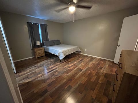 Affordable & Cozy Near the Base Apartment in Lawton