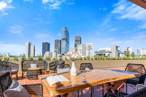 Balcony/Terrace, City view