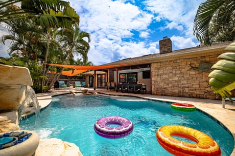 Patio, Pool view, Swimming pool, sunbed